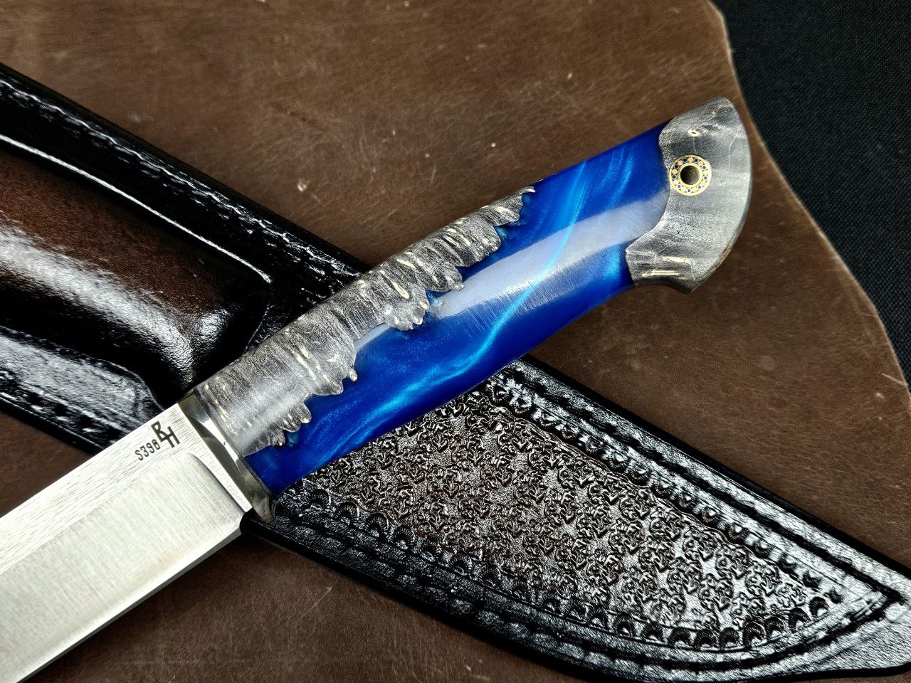 Фото ножа Аляска из стали S390 — 267, сталь s390, притин мельхиор, композит: акрил+кап клена превью - 3