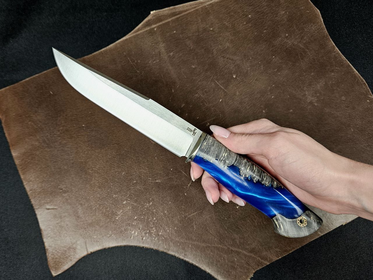 Фото ножа Аляска из стали S390 — 267, сталь s390, притин мельхиор, композит: акрил+кап клена - 5
